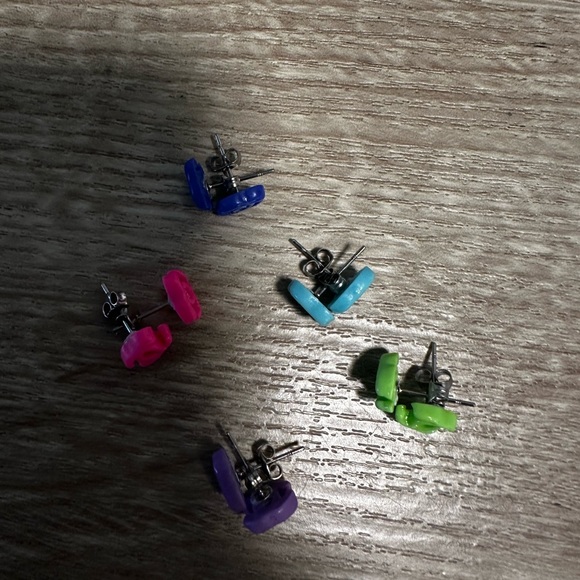 RE-POSHING🩷CC💜💙CC🩵💚NEW - SUPER CUTE RETRO RESIN CC EARRINGS - PRICE IS PER SET - Picture 4 of 6